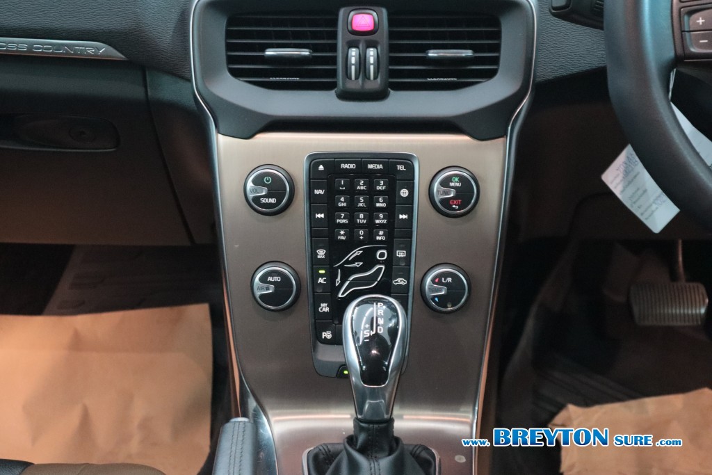 VOLVO V 40 D4 Cross Country 2.0 AT ปี 2018 ราคา 399,000 บาท #BT2025122103 #21