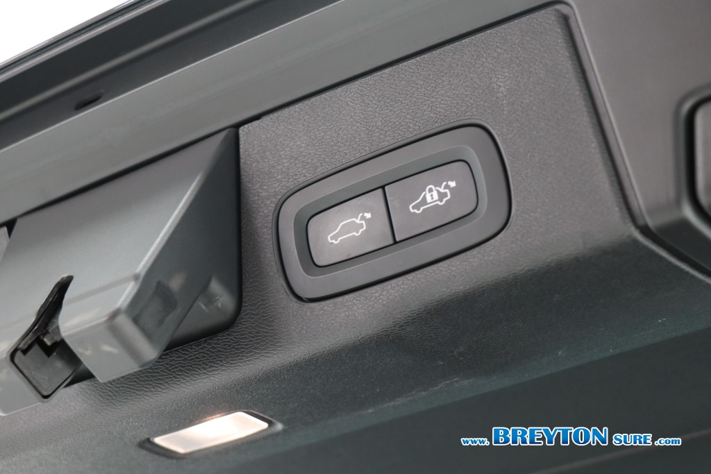 VOLVO XC 60 2.0 Rechange T8 R-Design AT ปี 2022 ราคา 899,000 บาท #BT2026070501 #24